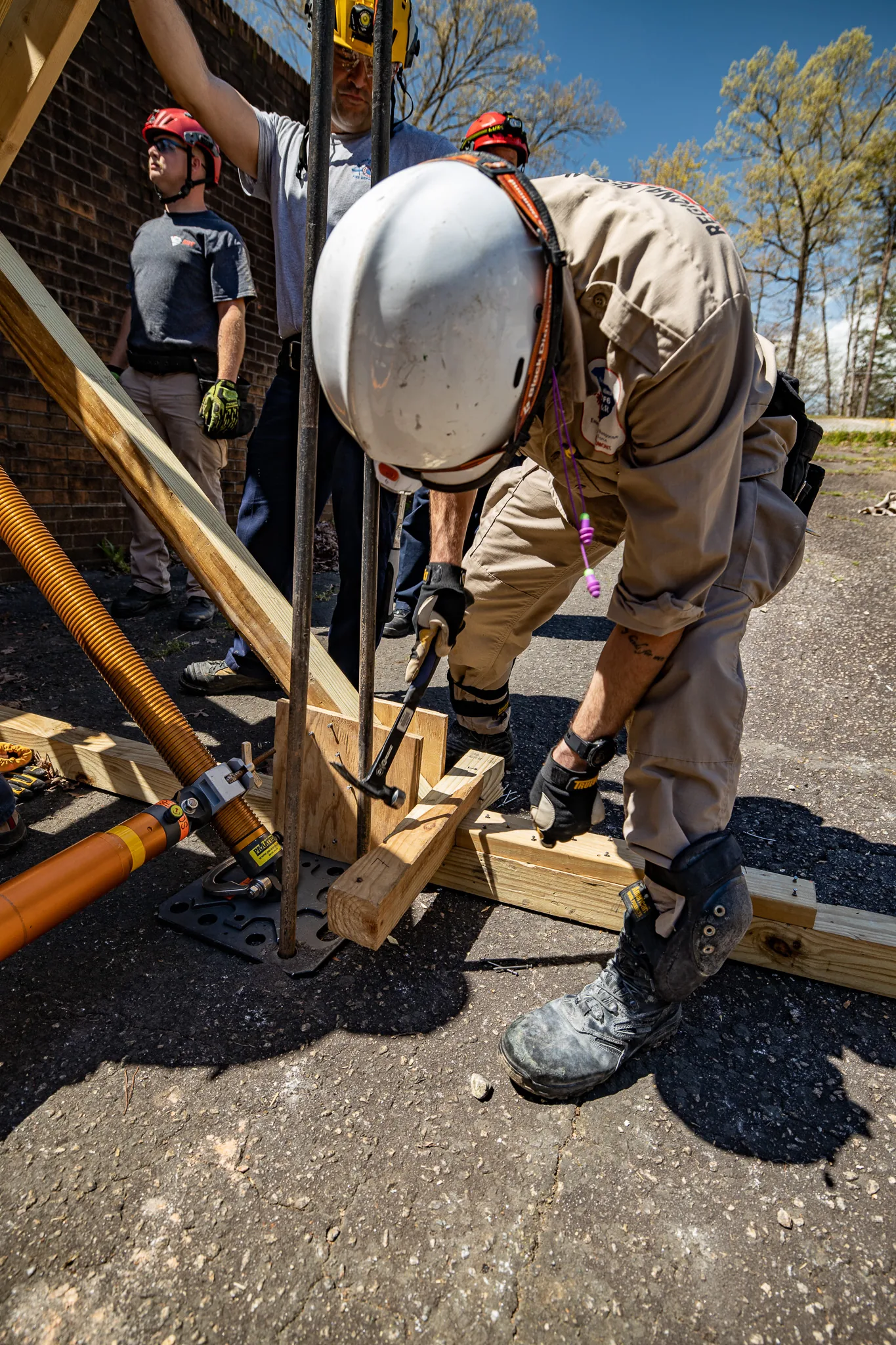 Confined-space rescue training and rigging
